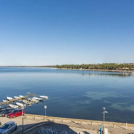 Daire Tesla With Sea View Poreč