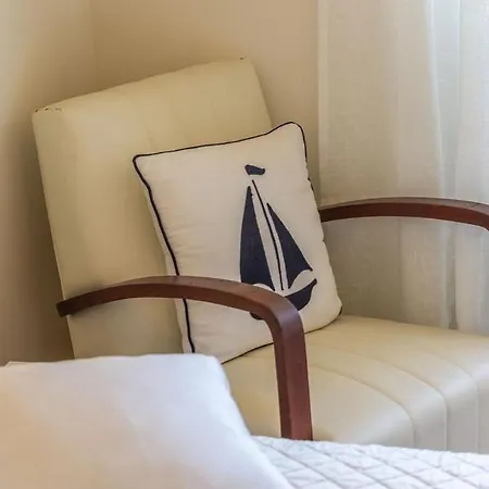 Tesla With Sea View ポレッチ
